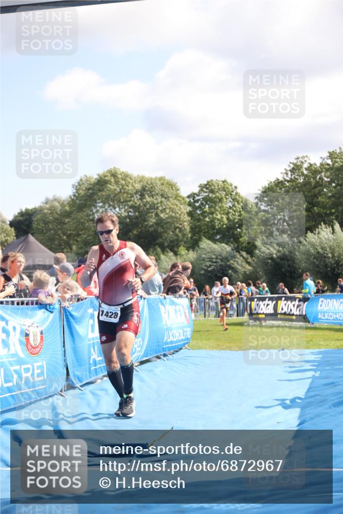 25.08.2024 - Elbe Triathlon Hamburg H.Heesch http://msf.ph/oto/6872967 25.08.2024 11:37:50 Ziel 735, 1428, 1462 meine-sportfotos.de