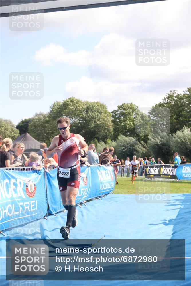 25.08.2024 - Elbe Triathlon Hamburg H.Heesch http://msf.ph/oto/6872980 25.08.2024 11:37:50 Ziel 735, 1428, 1462 meine-sportfotos.de