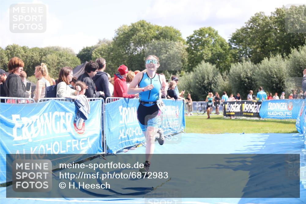 25.08.2024 - Elbe Triathlon Hamburg H.Heesch http://msf.ph/oto/6872983 25.08.2024 11:59:38 Ziel 494, 634, 1523, 1644, 1690 meine-sportfotos.de