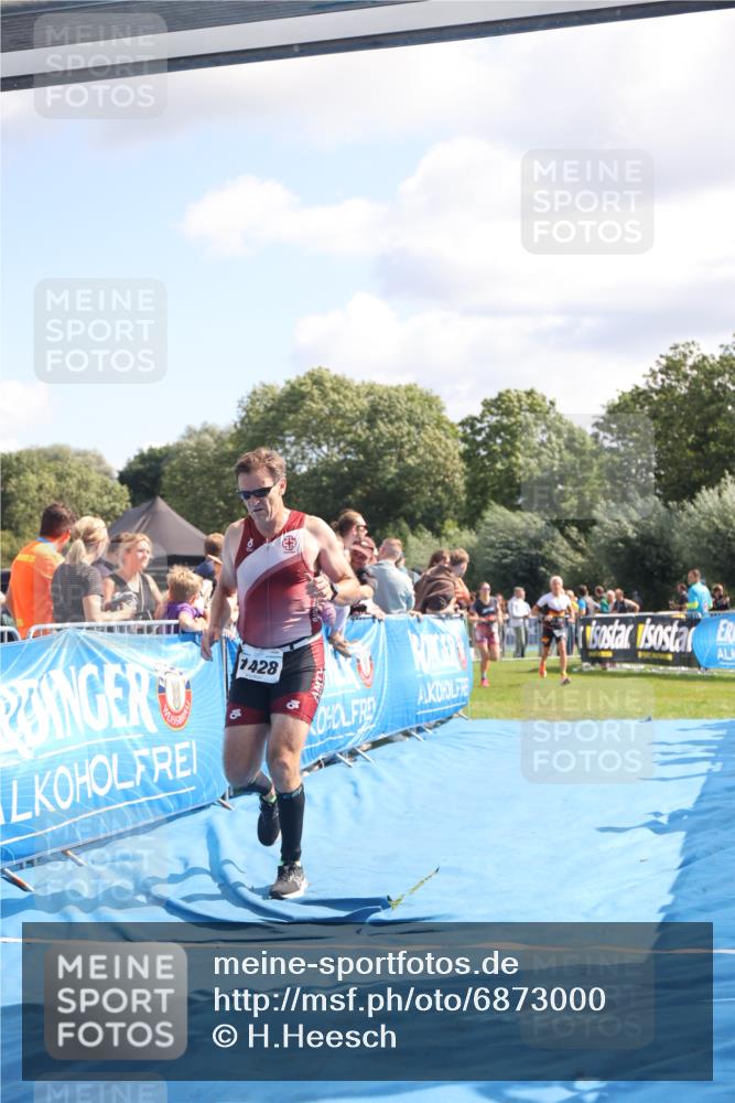 25.08.2024 - Elbe Triathlon Hamburg H.Heesch http://msf.ph/oto/6873000 25.08.2024 11:37:50 Ziel 735, 1428, 1462 meine-sportfotos.de