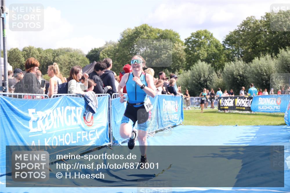 25.08.2024 - Elbe Triathlon Hamburg H.Heesch http://msf.ph/oto/6873001 25.08.2024 11:59:38 Ziel 494, 634, 1523, 1644, 1690 meine-sportfotos.de