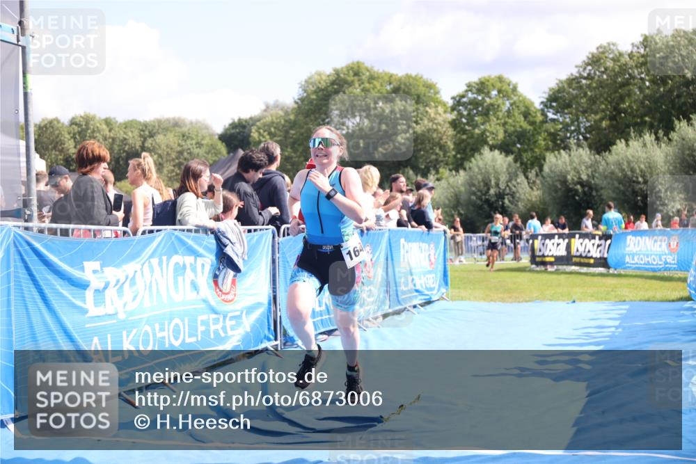 25.08.2024 - Elbe Triathlon Hamburg H.Heesch http://msf.ph/oto/6873006 25.08.2024 11:59:38 Ziel 494, 634, 1523, 1644, 1690 meine-sportfotos.de
