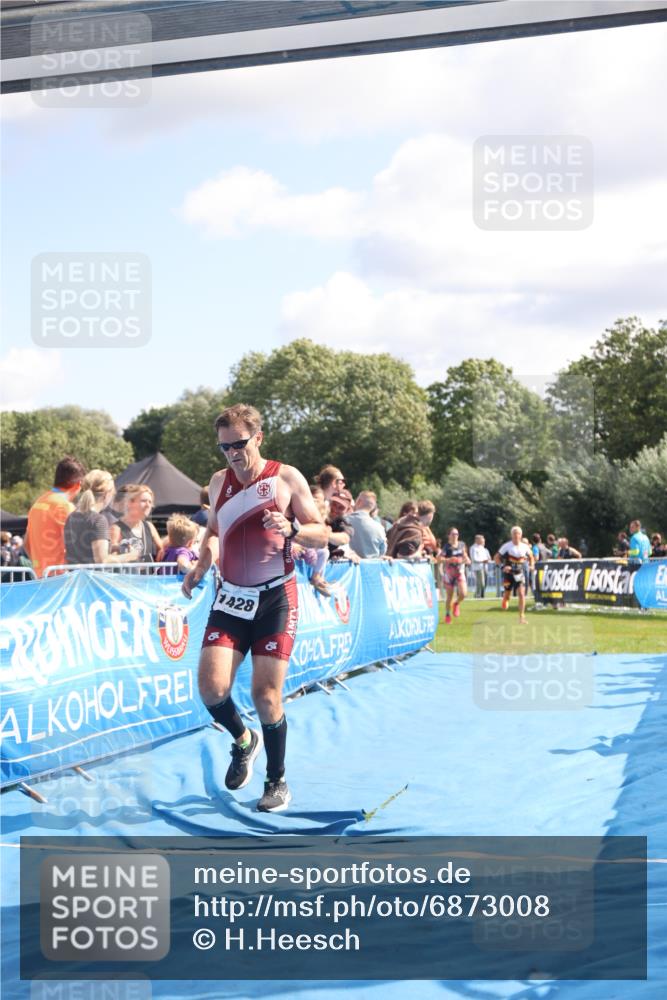 25.08.2024 - Elbe Triathlon Hamburg H.Heesch http://msf.ph/oto/6873008 25.08.2024 11:37:51 Ziel 735, 1428, 1462 meine-sportfotos.de