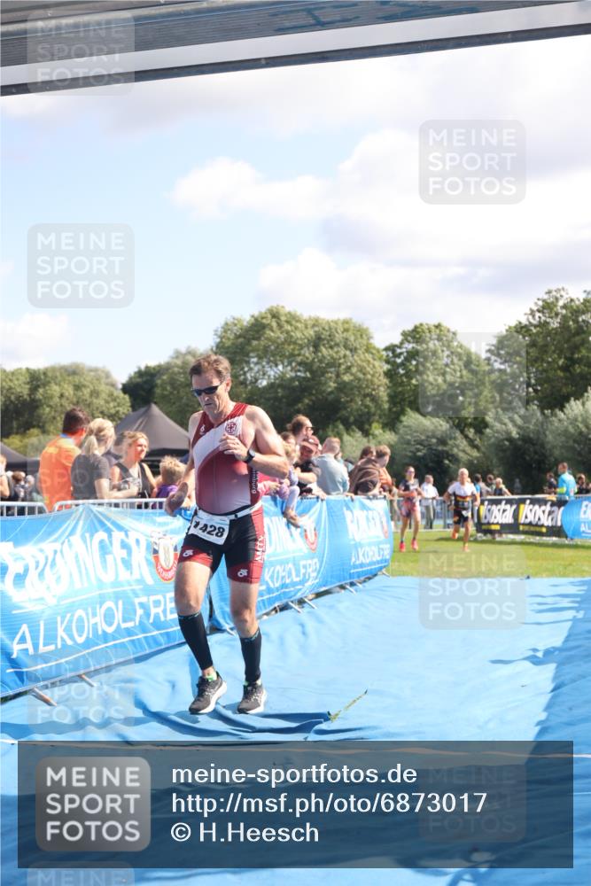 25.08.2024 - Elbe Triathlon Hamburg H.Heesch http://msf.ph/oto/6873017 25.08.2024 11:37:51 Ziel 735, 1428, 1462 meine-sportfotos.de