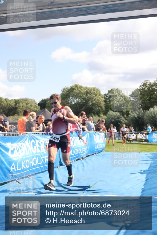 25.08.2024 - Elbe Triathlon Hamburg H.Heesch http://msf.ph/oto/6873024 25.08.2024 11:37:51 Ziel 735, 1428, 1462 meine-sportfotos.de