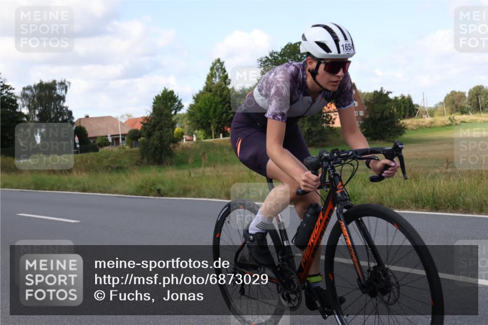 25.08.2024 - Elbe Triathlon Hamburg Fuchs,  Jonas http://msf.ph/oto/6873029 25.08.2024 11:19:18 Radfahren 1654 meine-sportfotos.de