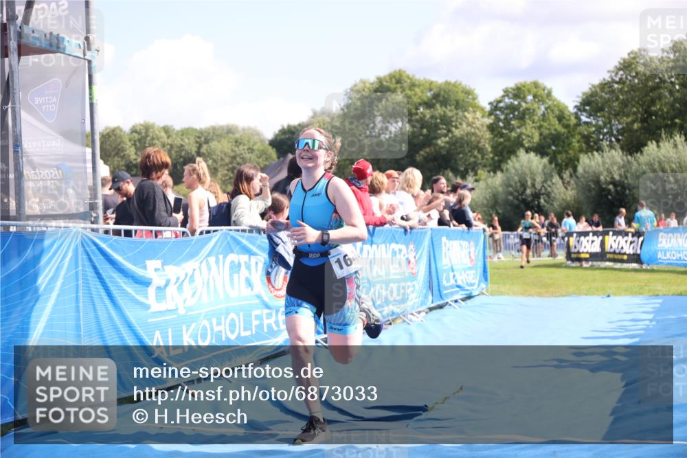 25.08.2024 - Elbe Triathlon Hamburg H.Heesch http://msf.ph/oto/6873033 25.08.2024 11:59:38 Ziel 494, 634, 1523, 1644, 1690 meine-sportfotos.de