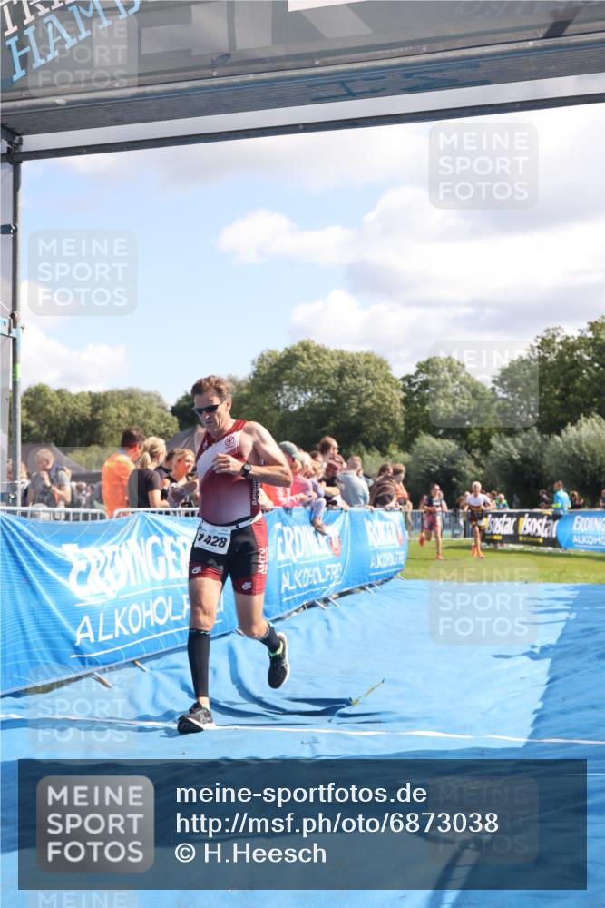 25.08.2024 - Elbe Triathlon Hamburg H.Heesch http://msf.ph/oto/6873038 25.08.2024 11:37:51 Ziel 735, 1428, 1462 meine-sportfotos.de