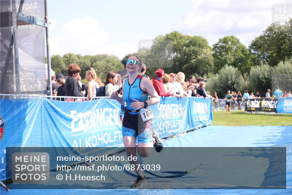 25.08.2024 - Elbe Triathlon Hamburg H.Heesch http://msf.ph/oto/6873039 25.08.2024 11:59:38 Ziel 494, 634, 1523, 1644, 1690 meine-sportfotos.de