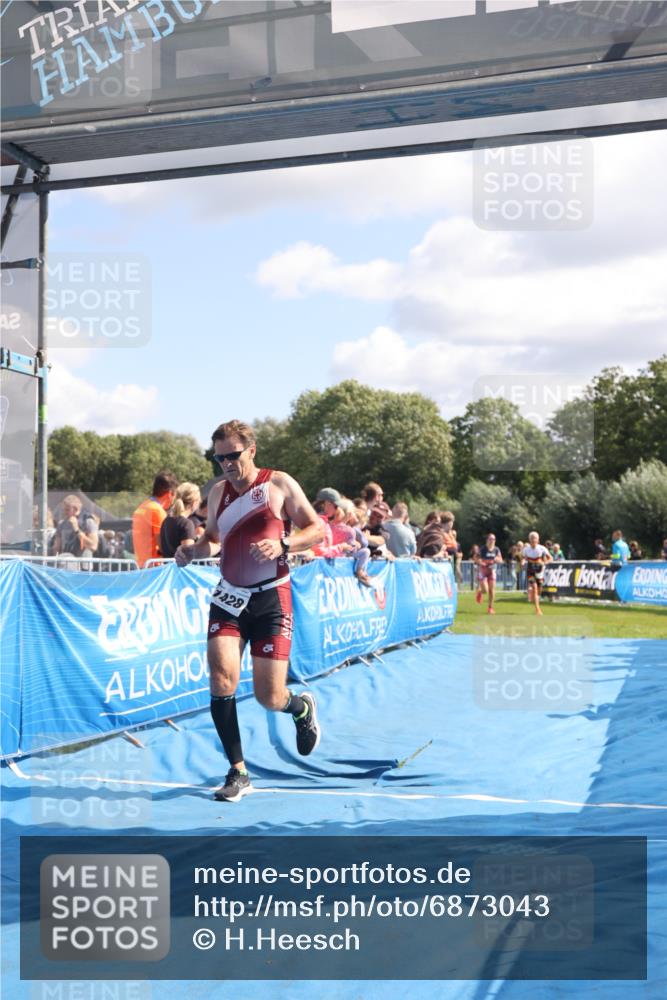25.08.2024 - Elbe Triathlon Hamburg H.Heesch http://msf.ph/oto/6873043 25.08.2024 11:37:51 Ziel 735, 1428, 1462 meine-sportfotos.de