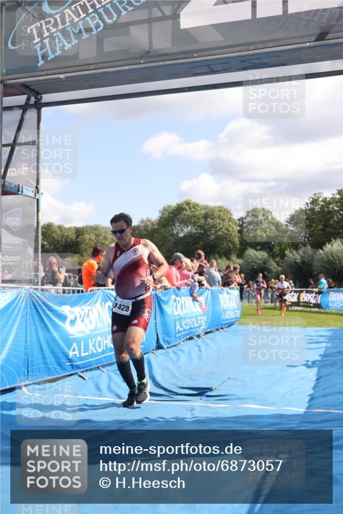 25.08.2024 - Elbe Triathlon Hamburg H.Heesch http://msf.ph/oto/6873057 25.08.2024 11:37:51 Ziel 735, 1428, 1462 meine-sportfotos.de