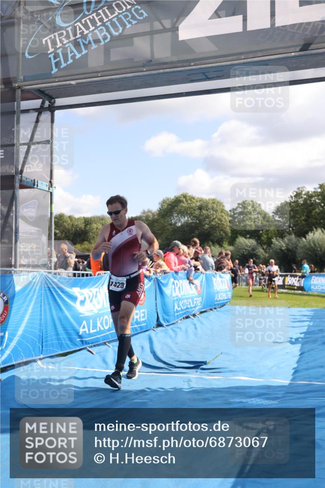 25.08.2024 - Elbe Triathlon Hamburg H.Heesch http://msf.ph/oto/6873067 25.08.2024 11:37:51 Ziel 735, 1428, 1462 meine-sportfotos.de
