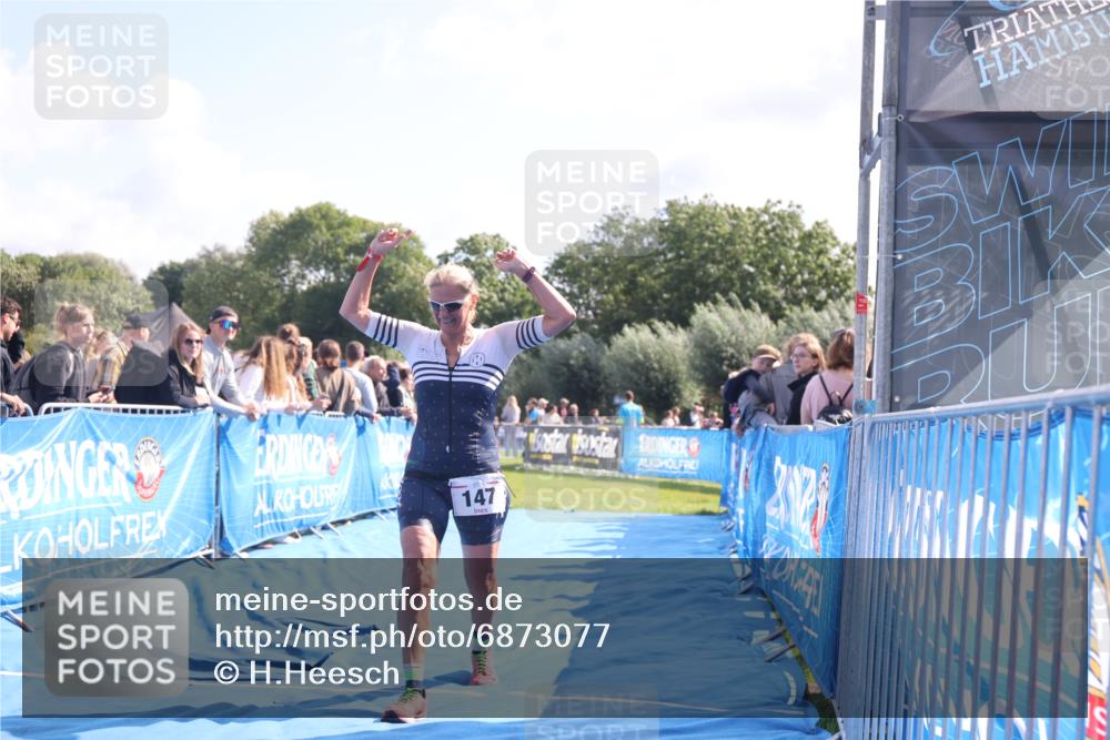 25.08.2024 - Elbe Triathlon Hamburg H.Heesch http://msf.ph/oto/6873077 25.08.2024 11:10:22 Ziel 147, 303, 305, 575 meine-sportfotos.de