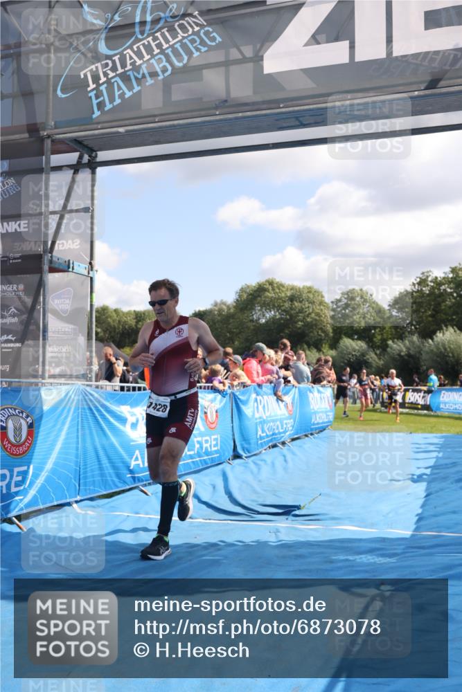 25.08.2024 - Elbe Triathlon Hamburg H.Heesch http://msf.ph/oto/6873078 25.08.2024 11:37:51 Ziel 735, 1428, 1462 meine-sportfotos.de