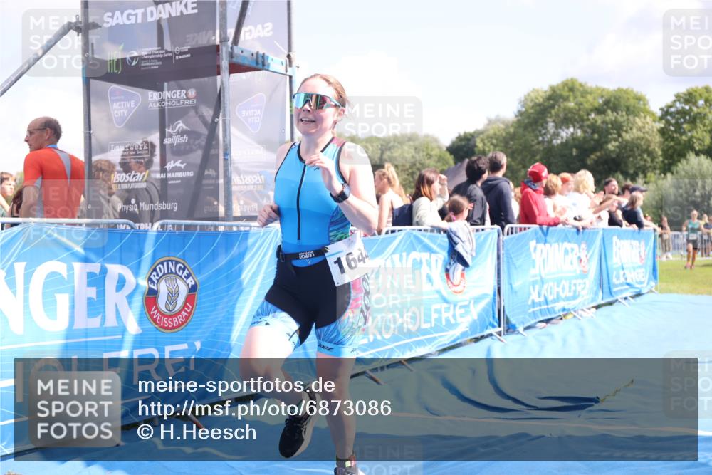 25.08.2024 - Elbe Triathlon Hamburg H.Heesch http://msf.ph/oto/6873086 25.08.2024 11:59:39 Ziel 494, 634, 1523, 1644, 1690 meine-sportfotos.de