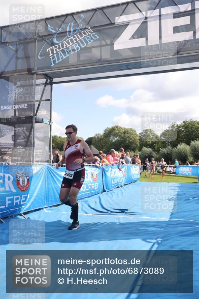 25.08.2024 - Elbe Triathlon Hamburg H.Heesch http://msf.ph/oto/6873089 25.08.2024 11:37:51 Ziel 735, 1428, 1462 meine-sportfotos.de