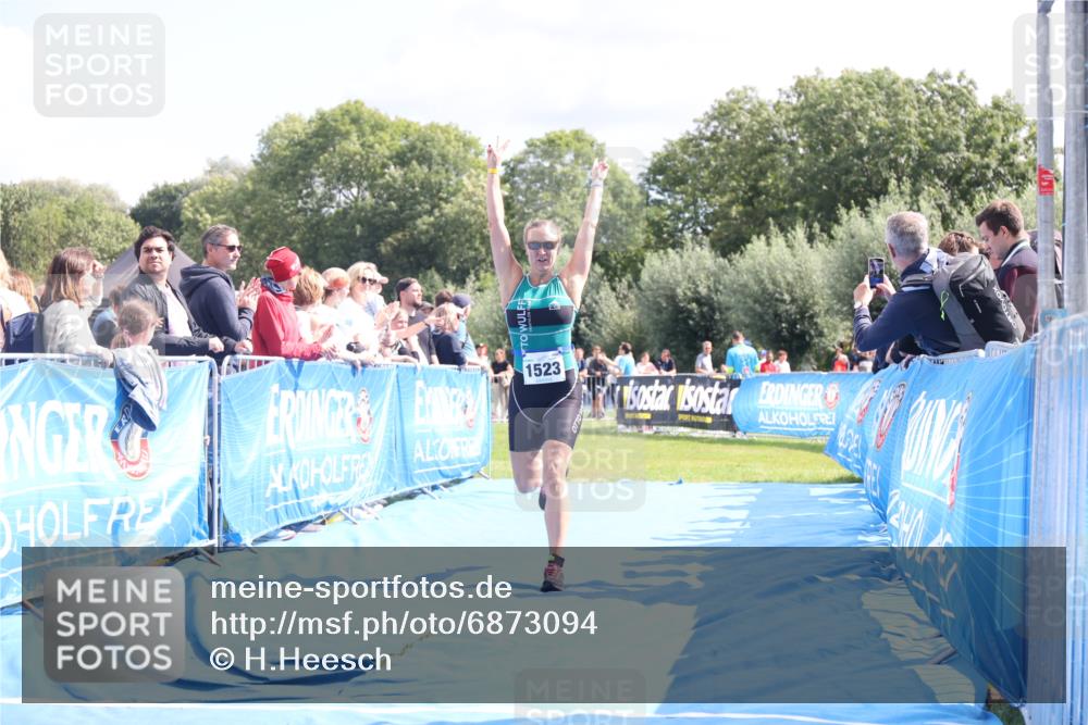 25.08.2024 - Elbe Triathlon Hamburg H.Heesch http://msf.ph/oto/6873094 25.08.2024 11:59:43 Ziel 538, 1523, 1644 meine-sportfotos.de