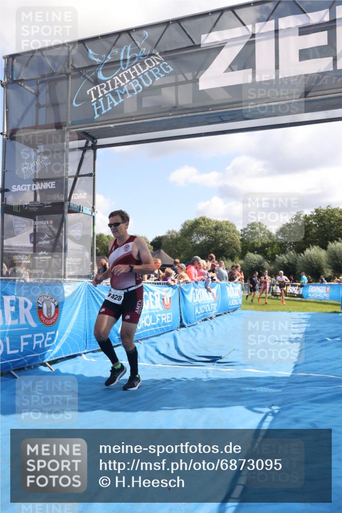 25.08.2024 - Elbe Triathlon Hamburg H.Heesch http://msf.ph/oto/6873095 25.08.2024 11:37:51 Ziel 735, 1428, 1462 meine-sportfotos.de