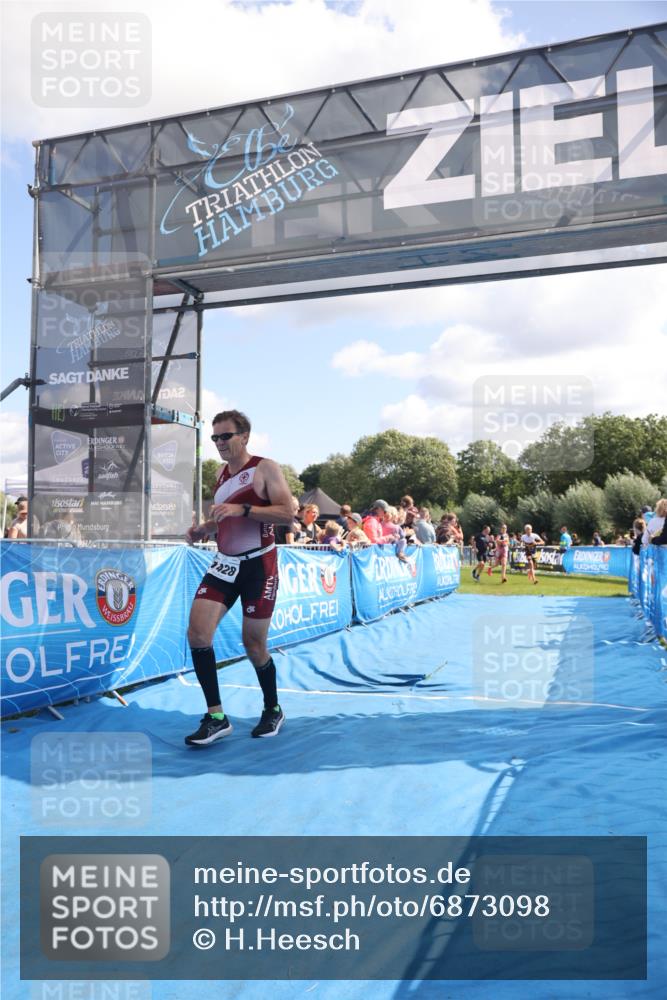 25.08.2024 - Elbe Triathlon Hamburg H.Heesch http://msf.ph/oto/6873098 25.08.2024 11:37:51 Ziel 735, 1428, 1462 meine-sportfotos.de
