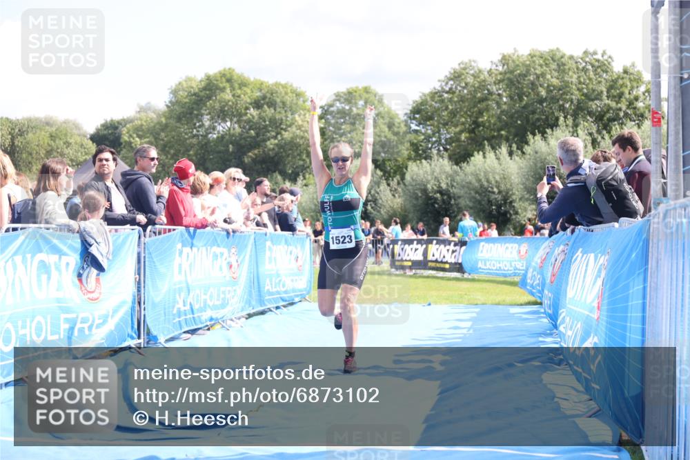 25.08.2024 - Elbe Triathlon Hamburg H.Heesch http://msf.ph/oto/6873102 25.08.2024 11:59:43 Ziel 538, 1523, 1644 meine-sportfotos.de