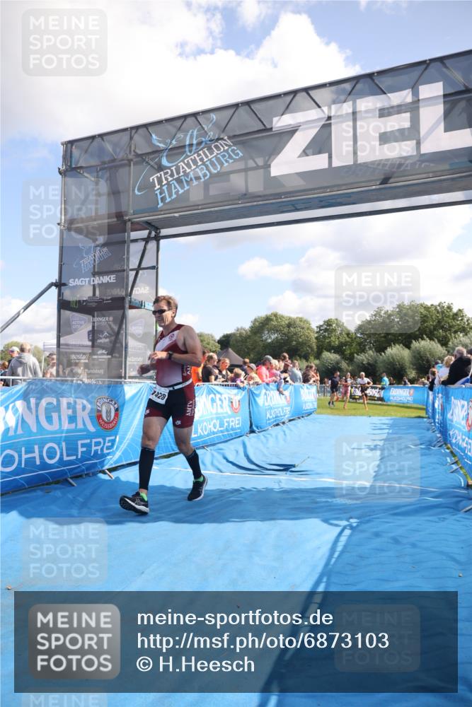 25.08.2024 - Elbe Triathlon Hamburg H.Heesch http://msf.ph/oto/6873103 25.08.2024 11:37:51 Ziel 735, 1428, 1462 meine-sportfotos.de