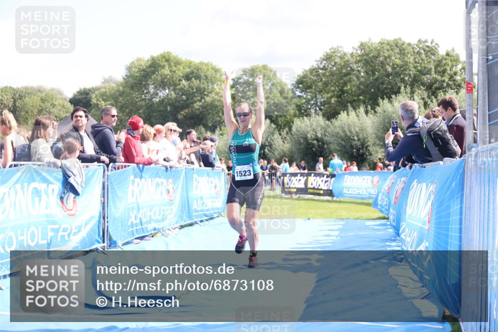 25.08.2024 - Elbe Triathlon Hamburg H.Heesch http://msf.ph/oto/6873108 25.08.2024 11:59:43 Ziel 538, 1523, 1644 meine-sportfotos.de