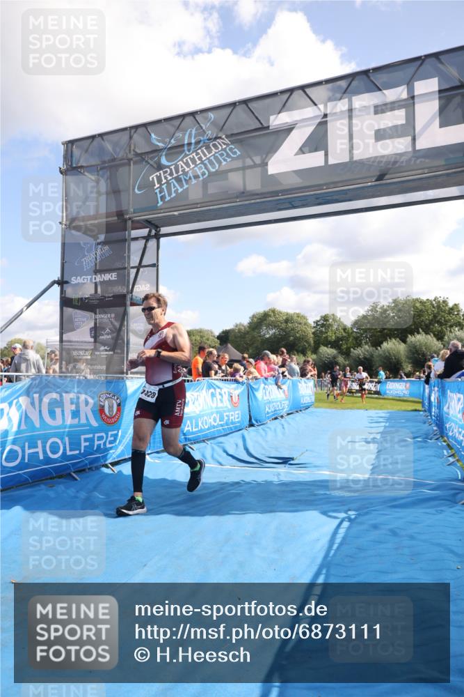 25.08.2024 - Elbe Triathlon Hamburg H.Heesch http://msf.ph/oto/6873111 25.08.2024 11:37:51 Ziel 735, 1428, 1462 meine-sportfotos.de
