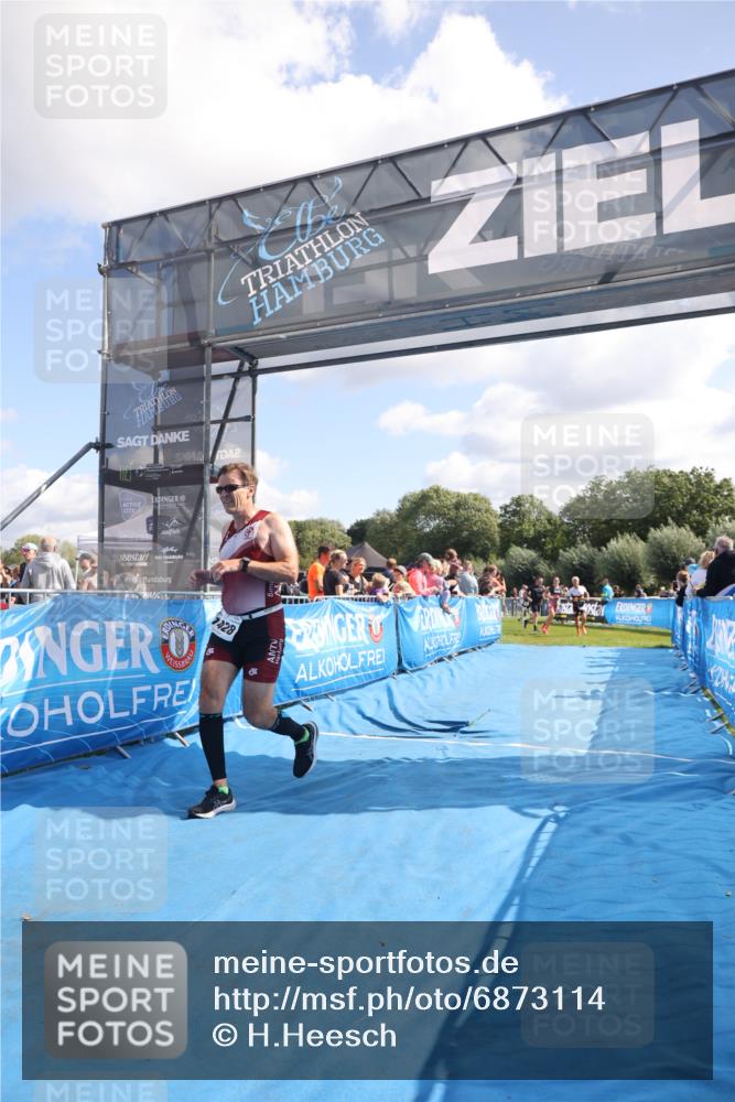 25.08.2024 - Elbe Triathlon Hamburg H.Heesch http://msf.ph/oto/6873114 25.08.2024 11:37:52 Ziel 446, 735, 1428, 1462 meine-sportfotos.de