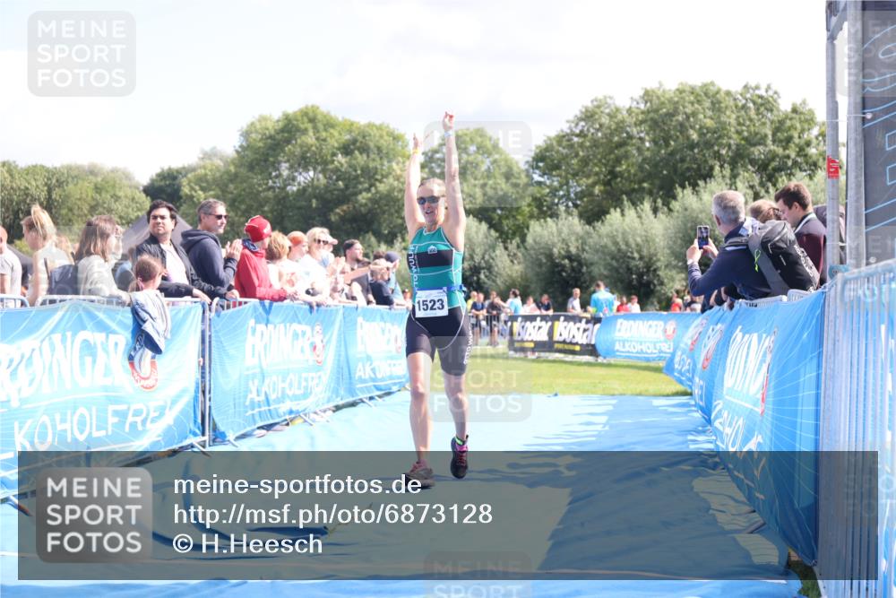 25.08.2024 - Elbe Triathlon Hamburg H.Heesch http://msf.ph/oto/6873128 25.08.2024 11:59:43 Ziel 538, 1523, 1644 meine-sportfotos.de