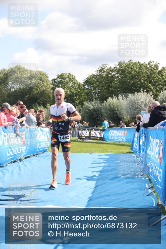 25.08.2024 - Elbe Triathlon Hamburg H.Heesch http://msf.ph/oto/6873132 25.08.2024 11:37:55 Ziel 446, 1428, 1462 meine-sportfotos.de