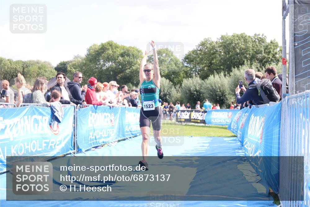 25.08.2024 - Elbe Triathlon Hamburg H.Heesch http://msf.ph/oto/6873137 25.08.2024 11:59:43 Ziel 538, 1523, 1644 meine-sportfotos.de