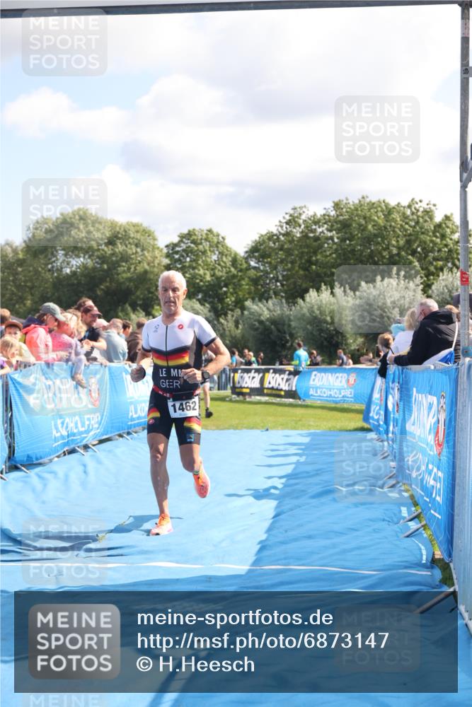 25.08.2024 - Elbe Triathlon Hamburg H.Heesch http://msf.ph/oto/6873147 25.08.2024 11:37:55 Ziel 446, 1428, 1462 meine-sportfotos.de