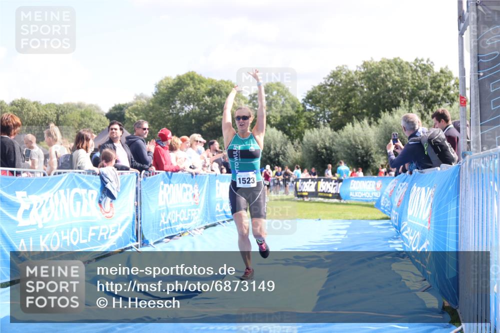 25.08.2024 - Elbe Triathlon Hamburg H.Heesch http://msf.ph/oto/6873149 25.08.2024 11:59:44 Ziel 538, 1523, 1644 meine-sportfotos.de