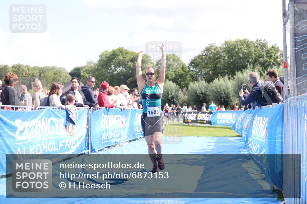 25.08.2024 - Elbe Triathlon Hamburg H.Heesch http://msf.ph/oto/6873153 25.08.2024 11:59:44 Ziel 538, 1523, 1644 meine-sportfotos.de