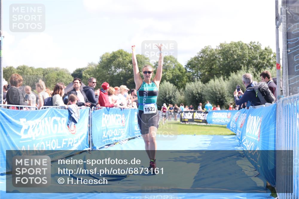 25.08.2024 - Elbe Triathlon Hamburg H.Heesch http://msf.ph/oto/6873161 25.08.2024 11:59:44 Ziel 538, 1523, 1644 meine-sportfotos.de