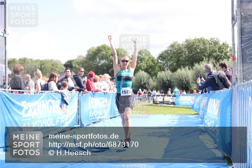 25.08.2024 - Elbe Triathlon Hamburg H.Heesch http://msf.ph/oto/6873170 25.08.2024 11:59:44 Ziel 538, 1523, 1644 meine-sportfotos.de