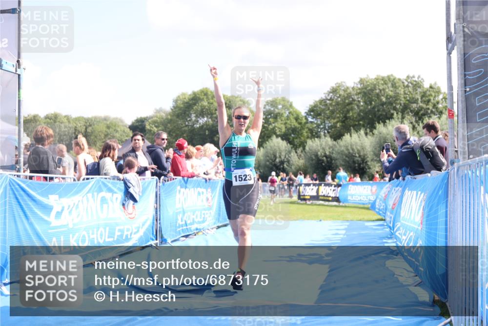 25.08.2024 - Elbe Triathlon Hamburg H.Heesch http://msf.ph/oto/6873175 25.08.2024 11:59:44 Ziel 538, 1523, 1644 meine-sportfotos.de