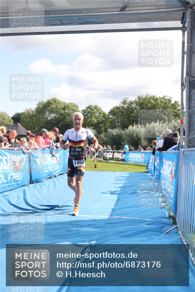 25.08.2024 - Elbe Triathlon Hamburg H.Heesch http://msf.ph/oto/6873176 25.08.2024 11:37:56 Ziel 446, 1428, 1462 meine-sportfotos.de