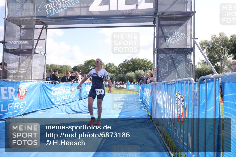 25.08.2024 - Elbe Triathlon Hamburg H.Heesch http://msf.ph/oto/6873186 25.08.2024 11:10:23 Ziel 147, 303, 575 meine-sportfotos.de