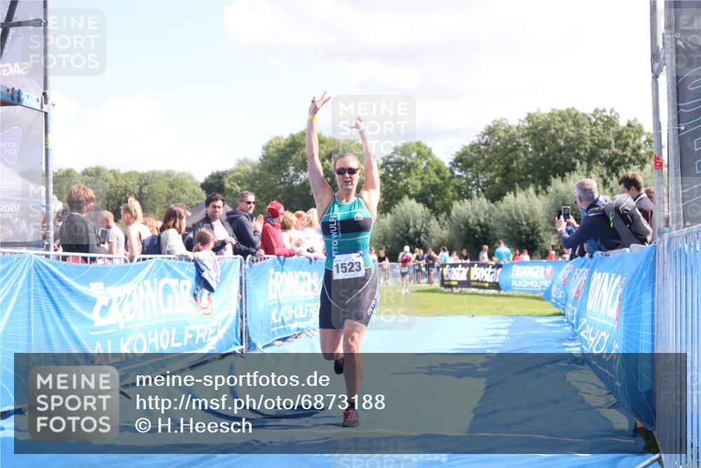 25.08.2024 - Elbe Triathlon Hamburg H.Heesch http://msf.ph/oto/6873188 25.08.2024 11:59:44 Ziel 538, 1523, 1644 meine-sportfotos.de