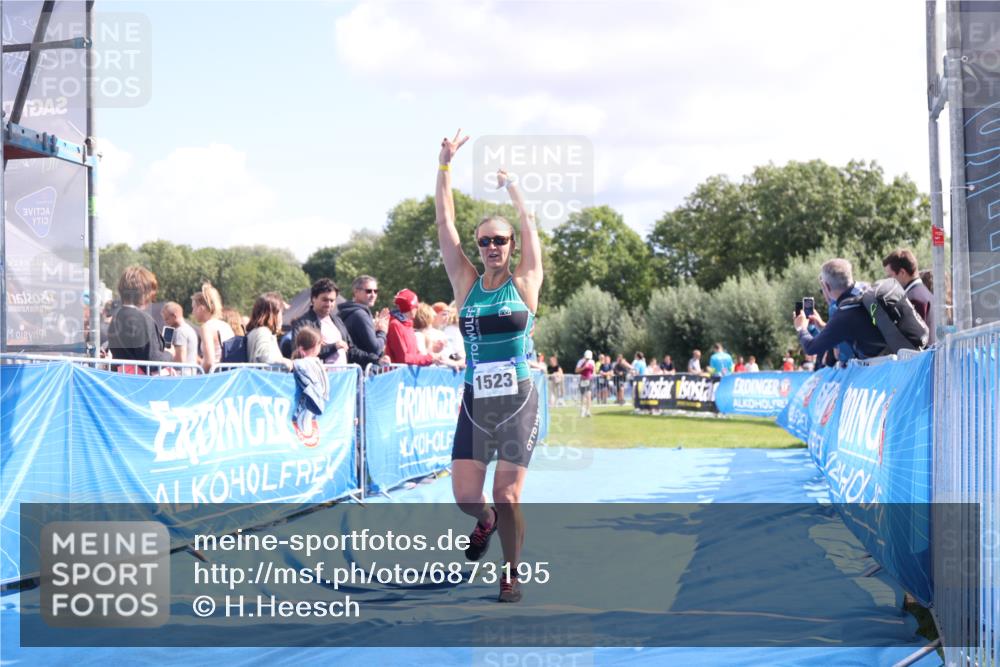 25.08.2024 - Elbe Triathlon Hamburg H.Heesch http://msf.ph/oto/6873195 25.08.2024 11:59:44 Ziel 538, 1523, 1644 meine-sportfotos.de