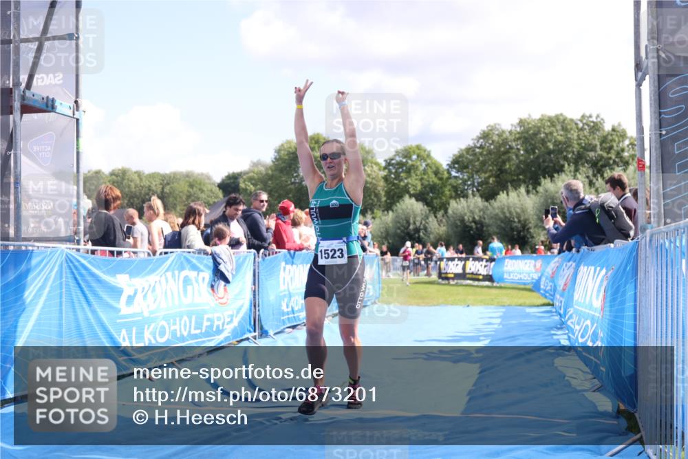 25.08.2024 - Elbe Triathlon Hamburg H.Heesch http://msf.ph/oto/6873201 25.08.2024 11:59:44 Ziel 538, 1523, 1644 meine-sportfotos.de
