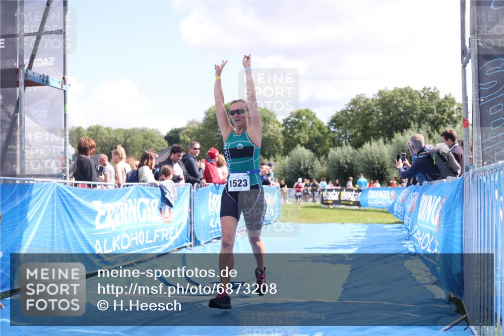 25.08.2024 - Elbe Triathlon Hamburg H.Heesch http://msf.ph/oto/6873208 25.08.2024 11:59:44 Ziel 538, 1523, 1644 meine-sportfotos.de