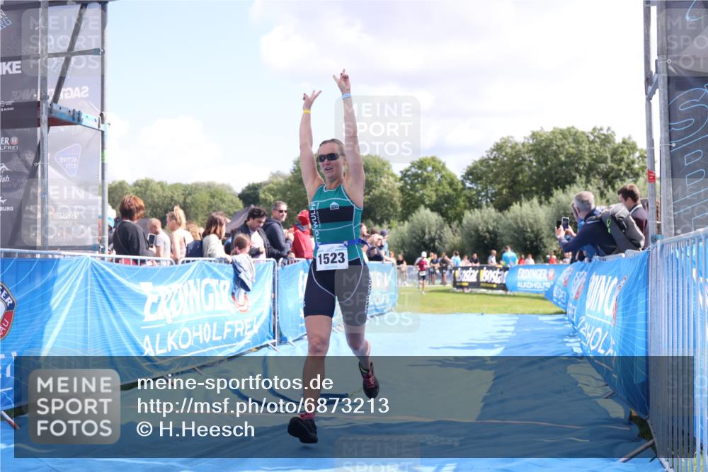 25.08.2024 - Elbe Triathlon Hamburg H.Heesch http://msf.ph/oto/6873213 25.08.2024 11:59:44 Ziel 538, 1523, 1644 meine-sportfotos.de