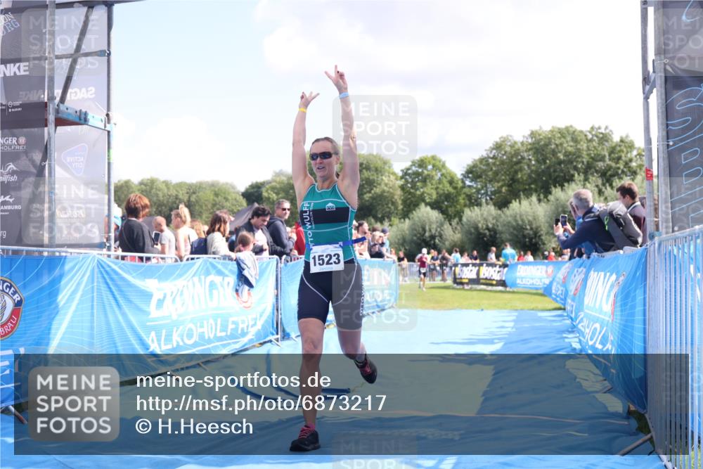 25.08.2024 - Elbe Triathlon Hamburg H.Heesch http://msf.ph/oto/6873217 25.08.2024 11:59:44 Ziel 538, 1523, 1644 meine-sportfotos.de