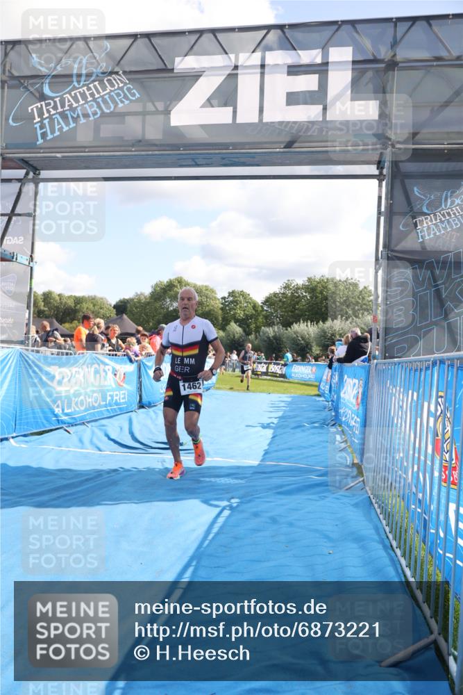 25.08.2024 - Elbe Triathlon Hamburg H.Heesch http://msf.ph/oto/6873221 25.08.2024 11:37:56 Ziel 446, 1428, 1462 meine-sportfotos.de