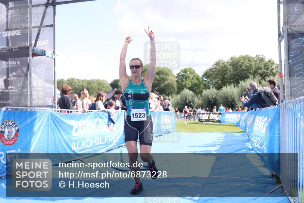 25.08.2024 - Elbe Triathlon Hamburg H.Heesch http://msf.ph/oto/6873228 25.08.2024 11:59:44 Ziel 538, 1523, 1644 meine-sportfotos.de