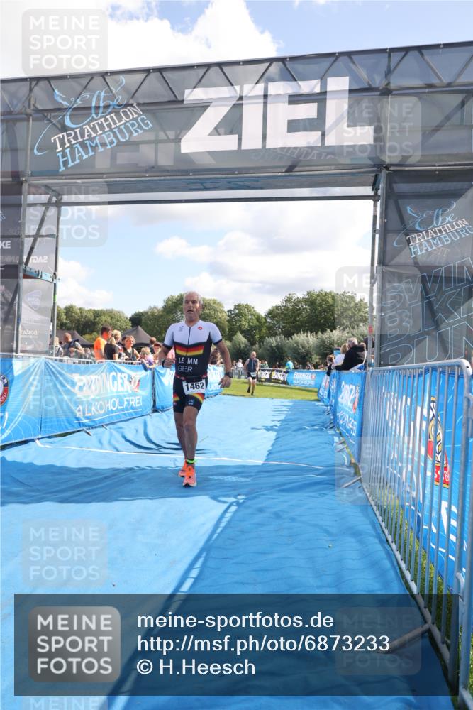 25.08.2024 - Elbe Triathlon Hamburg H.Heesch http://msf.ph/oto/6873233 25.08.2024 11:37:56 Ziel 446, 1428, 1462 meine-sportfotos.de