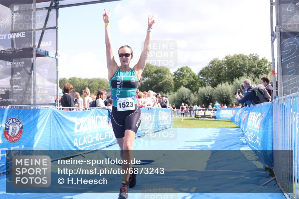 25.08.2024 - Elbe Triathlon Hamburg H.Heesch http://msf.ph/oto/6873243 25.08.2024 11:59:44 Ziel 538, 1523, 1644 meine-sportfotos.de