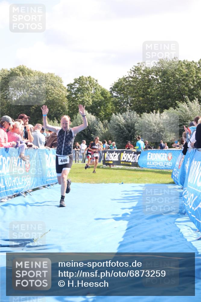 25.08.2024 - Elbe Triathlon Hamburg H.Heesch http://msf.ph/oto/6873259 25.08.2024 11:37:58 Ziel 446, 1428, 1462 meine-sportfotos.de